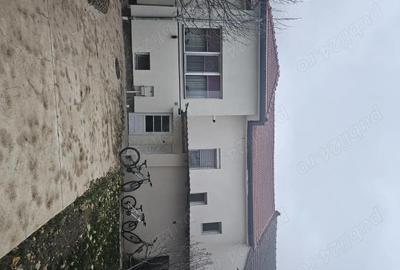 Casă cu 5 camere cu Teren 530 Mp în Lipovei - 1