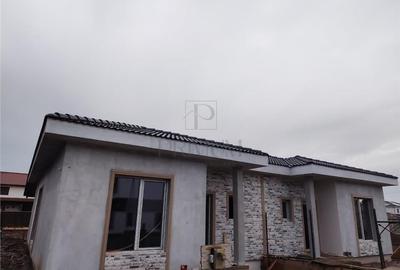 Duplex pe plan - 3 bai - asfalt - toate utilitatile. - 2