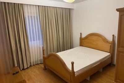 Oferim spre închiriere apartament cu 3 camere str Mircea - 10