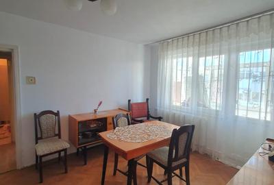 Apartament cu 3 camere semidecomandat, mobilat în Podu Roș - 1