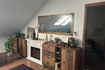 Apartament cu 3 camere semidecomandat în Florești