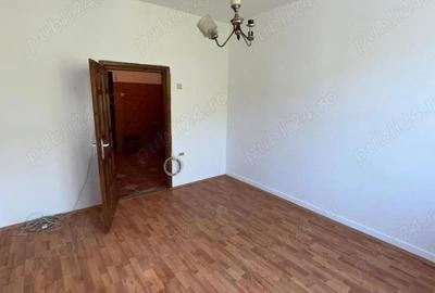 Vand garsoniera zona Autogara, etaj 1