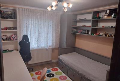 Apartament cu 3 camere decomandat în Dâmbovița - 1