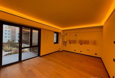 Apartament cu 3 camere semidecomandat în Central - 3