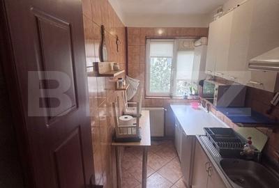 Apartament cu 3 camere decomandat în Micro 4