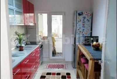 Apartament cu 3 camere decomandat în Traian