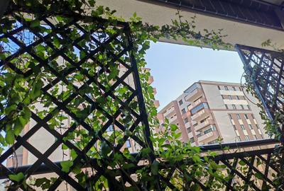 Apartament cu 3 camere semidecomandat în Tractorul - 11