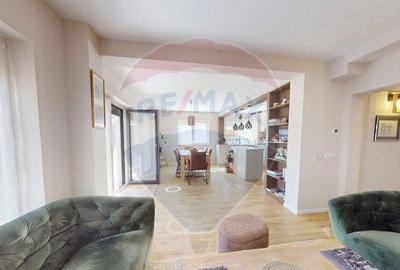 Casă cu 4 camere cu Teren 250 Mp în Central - 10