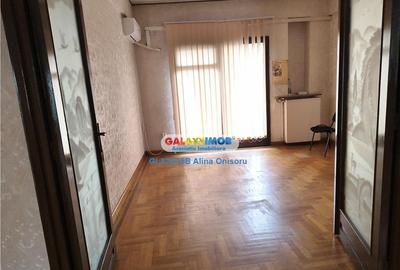 Apartament cu 4 camere semidecomandat în Calea Victoriei
