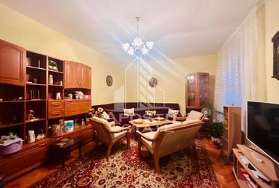 Apartament cu 3 camere semidecomandat, mobilat în P-ța Unirii