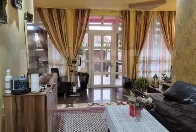 Casă cu 7 camere cu Teren 600 Mp în Chețani - 2