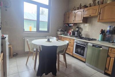 Casă cu 4 camere cu Teren 482 Mp în Central - 3