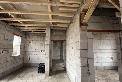 Casă cu 4 camere în Lumina - 2