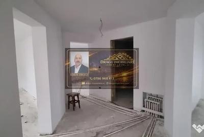 Casă cu 5 camere cu Teren 504 Mp în Sud