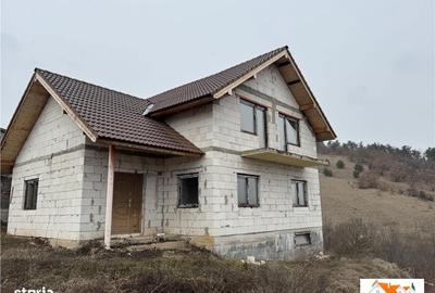 Casă cu 4 camere în Micești