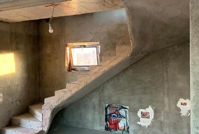 Casă cu 3 camere cu Teren 220 Mp în Central - 2