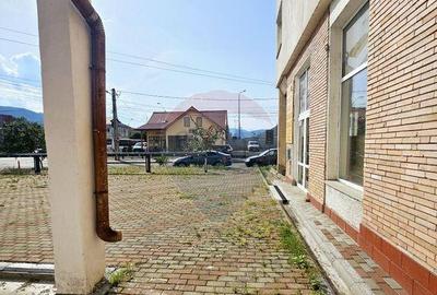 Spa?iu comercial de 40mp de inchiriat in zona 1 Mai - 4