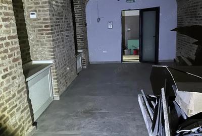 Spațiu comercial, de 220 mp, în P-ța Unirii - 12