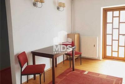 Transformat in 3 camere la parter cu balcon, mobilat