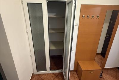 Apartament cu 3 camere decomandat în Berceni