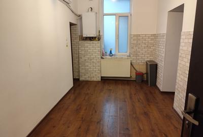 Garsonieră în Romană