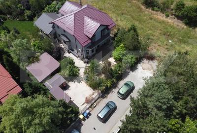 Casă cu 7 camere cu Teren 1170 Mp în Central - 15