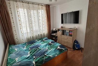 Apartament cu 3 camere semidecomandat în Micro 19 - 2