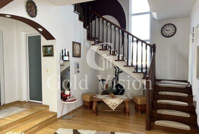 Casă cu 7 camere cu Teren 2000 Mp în Central - 14