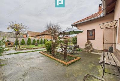 Casa renovata in localitatea Comane?ti, Arad - 1