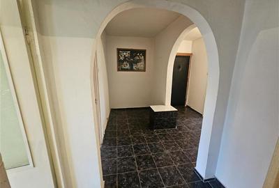 Apartament cu 3 camere decomandat în Micro IV - 20