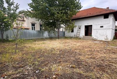 Casă individuală cu 2 camere cu Canalizare în Central - 1