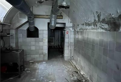 Spațiu comercial, de 380 mp, în P-ța Unirii - 13