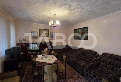 Casă cu 3 camere cu Teren 5859 Mp în Deal - 12