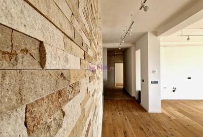 Comision 0 Penthouse 3 Camere 104 mp.  Terasa 43 mp. Tractorul - 13