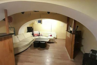 Casă cu 4 camere cu Teren 400 Mp în Central - 1
