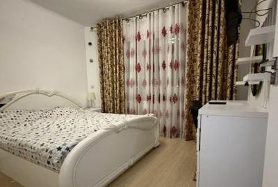 Apartament cu 4 camere decomandat, mobilat în CET - 7