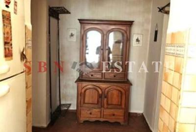 Apartament cu 3 camere semidecomandat în Colentina