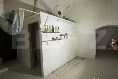 Spațiu comercial, de 56 mp, în Central - 4