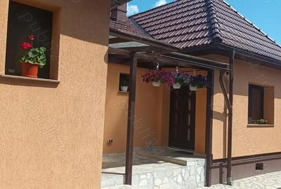 Casă cu 4 camere cu Teren 600 Mp în Central