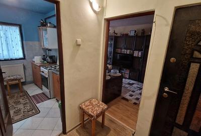 Apartament cu 3 camere decomandat în Girocului