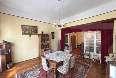Apartament cu 4 camere semidecomandat în Central