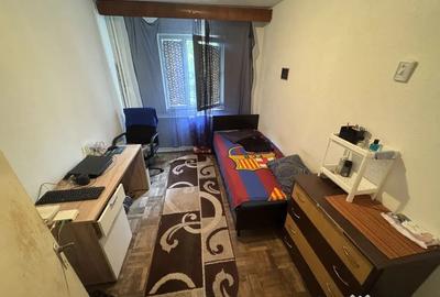 Apartament cu 3 camere semidecomandat în Km 4