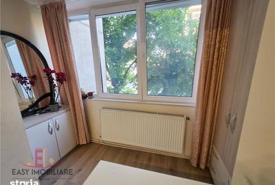 Apartament cu 3 camere decomandat în Livezeni - 1