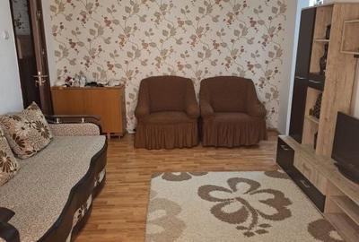 Apartament cu 2 camere semidecomandat în Craiovița Nouă