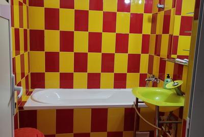 Apartament cu 3 camere decomandat în CET - 4
