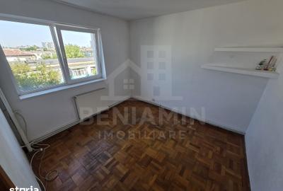 Apartament cu 3 camere decomandat în Craiovița Nouă