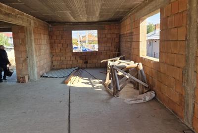 Se vinde casa la rosu, sat  Malaiesti jud. Prahova , pret 72000 euro negociabil - 12