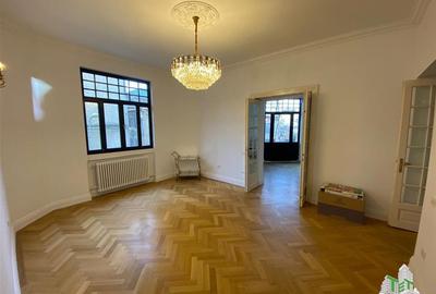 Apartament cu 5 camere decomandat în Armeneasca - 2