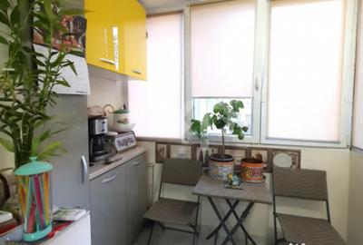 Apartament cu 4 camere decomandat în Tei - 4