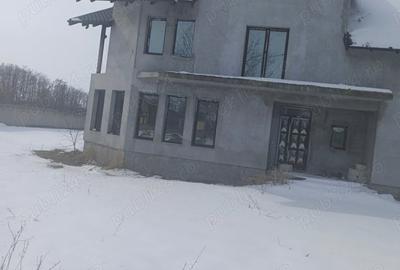 Casă cu 6 camere în Titu - 3